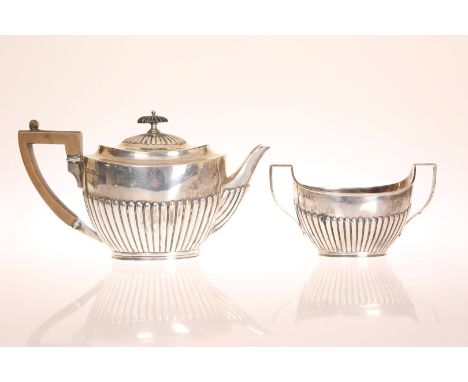 A VICTORIAN SILVER TEAPOT AND SUGAR BOWL, Edward Hutton, London 1886. (2) Gross 19oz