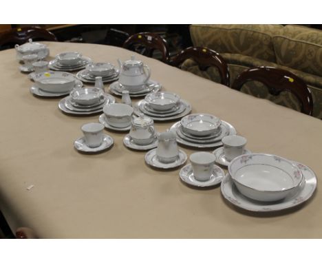 A QUANTITY OF NORITAKE LEGENDARY TEA AND DINNERWARE  