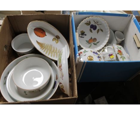 TWO BOXES OF ROYAL WORCESTER TO INCLUDE EVESHAM AND WILD HARVEST