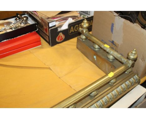 A VICTORIAN BRASS FENDER 