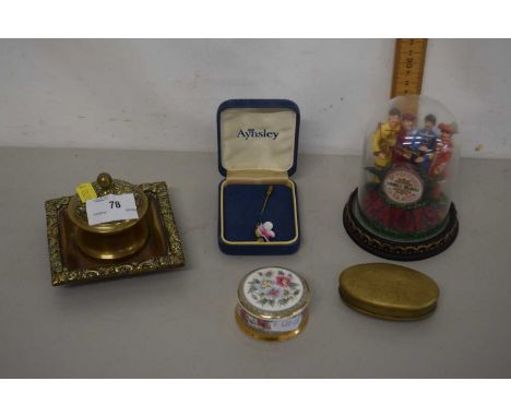 Mixed Lot: Brass inkwell, Aynsley floral stick pin and other items