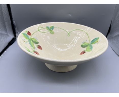 VINTAGE BESWICK ART DECO STRAWBERRY FRUIT BOWL
 BEAUTIFULL VINTAGE BESWICK ART DECO STRAWBERRY FRUIT BOWL DATING TO THE 1930'