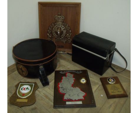 Canadian Forces Navy Air Force hat box, carved wooden crest mounted on wood frame 'Royal Canadian Mounted Police' with name p