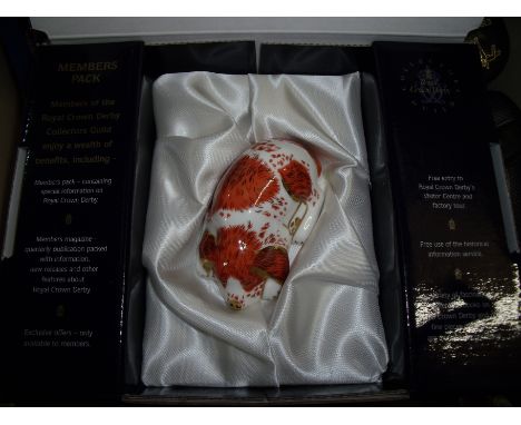 Boxed Royal Crown Derby Collectors Guild Members Pack spaniel puppy with gold button 