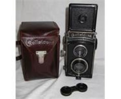 Rolleicord twin lens Reflex camera with Carl Zeiss Triotar 7.5cm lens in original leather case and selection of accessories i