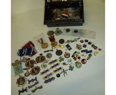 Selection of various medals and pin badges including Mappin & Webb silver and enamel badge, Royal Order Of The Buffalo medall