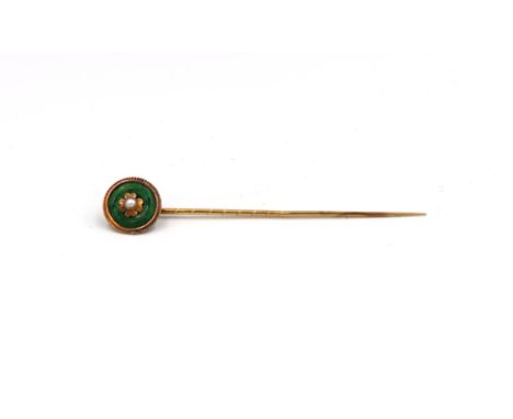 An 18ct yellow gold (tested) tie pin with jade and pearl together with a 9ct rose gold brooch 