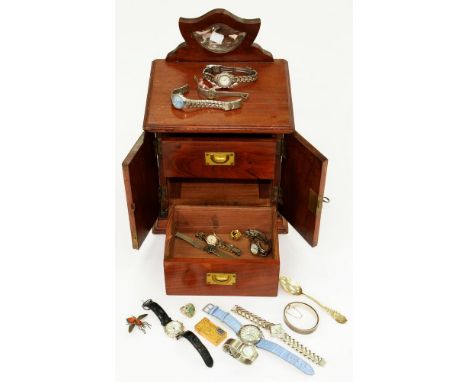 MISCELLANEOUS WRISTWATCHES AND OTHER ARTICLES IN A MAHOGANY JEWELLERY BOX, TO INCLUDE ROTARY, TISSOT AND KRUG-BAUMEN AND A GO