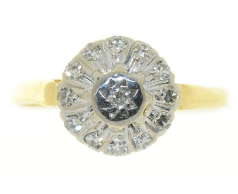 A DIAMOND CLUSTER RING IN 18CT GOLD, BIRMINGHAM 1965, 2.5G, SIZE P½++GOOD CONDITION, LIGHT WEAR