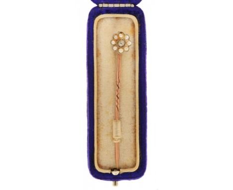 AN OLD CUT DIAMOND AND PEARL STICK PIN, IN GOLD, EARLY TWENTIETH CENTURY, CASED, 1.5G++GLUE ON UPPER PEARLS, GENERAL WEAR CON