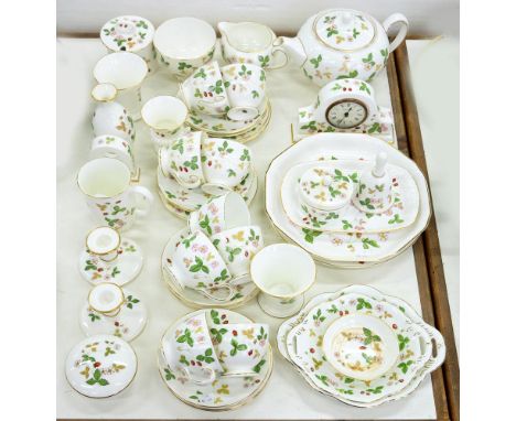 A WEDGWOOD BONE CHINA WILD STRAWBERRY PATTERN TEA SERVICE AND COLLECTION OF TRINKET WARE, PRINTED MARK