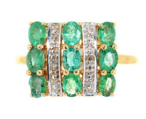 AN EMERALD AND DIAMOND RING, IN GOLD MARKED 375, 3.5G, SIZE O++IN GOOD CONDITION, LIGHT WEAR