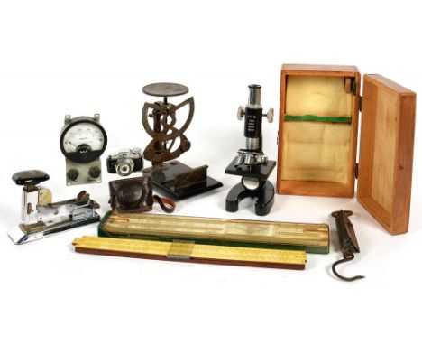 AN ARROW MINIATURE ROLL FILM CAMERA, LEATHER CASE, EARLY 20TH C, A BRASS PENDULUM LETTER SCALE, A STUDENT'S MICROSCOPE IN DEA