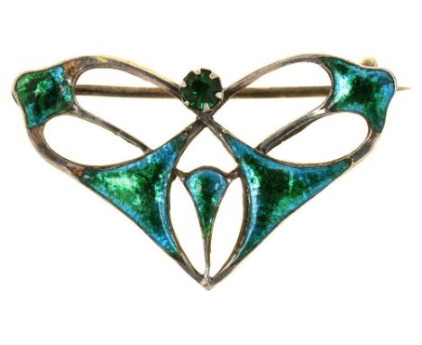 AN ART NOUVEAU SILVER AND TURQUOISE ENAMEL OPENWORK BROOCH SET WITH GREEN PASTE, BY CHARLES HORNER, CHESTER 1909, 3G++LIGHT S