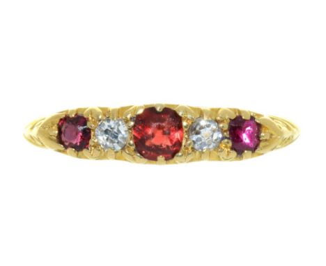 A GARNET AND OLD CUT DIAMOND RING, LATE 19TH C, IN GOLD, 2G, SIZE H++LIGHT WEAR CONSISTENT WITH AGE, GARNETS ABRADED