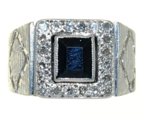 A SAPPHIRE AND DIAMOND RING,  DIAMOND SET TEXTURED GOLD HOOP, UNMARKED, 9G, SIZE O½++LIGHT WEAR CONSISTENT WITH AGE