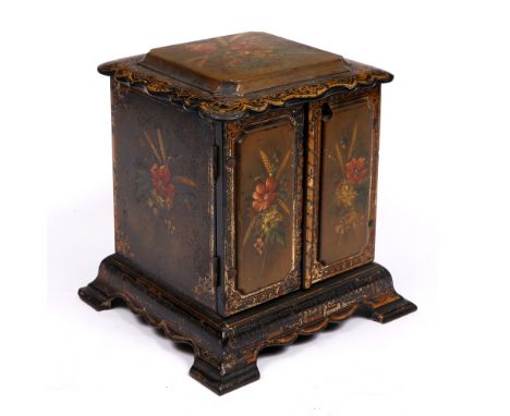 A VICTORIAN PAPIER MACHE JEWELLERY CASKET in the manner of Jennings and Betteridge, the outside decorated with floral sprays 