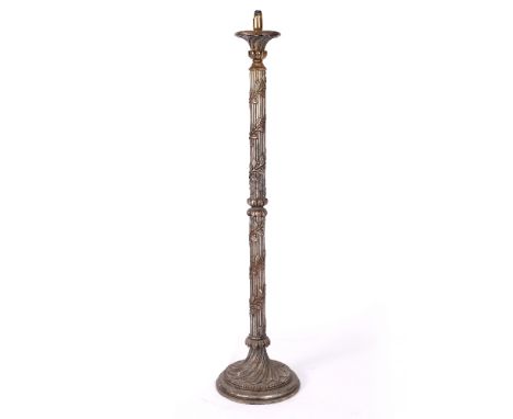 A FLOOR STANDING PARCEL GILT CARVED WOOD LAMP STANDARD with laurel decorated reeded column support on a wrythen circular base