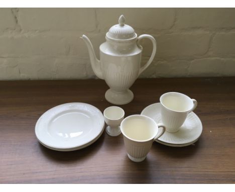 A large Wedgwood Barlaston ‘Edme plain Queensware’ dinner and tea service.