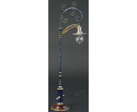 743. MARKLIN #3050 ELECTRIC LAMP | Gauge 1 or 2, hand painted, catalog no.3050, circa 1906 Provenance: Paul Cole Collection. 