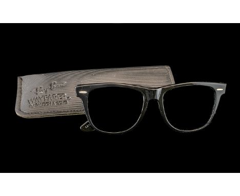 Vintage Ray ban's, Comes with Original Wayfarer Case, Please See Image.  