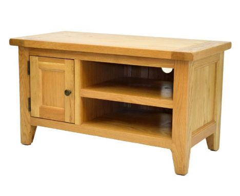 Modern oak television and entertainment stand fitted two shelves and one cupboard door, 90cm wide  