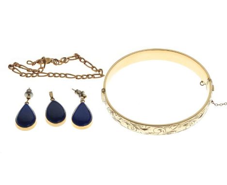 Yellow metal bracelet stamped 375, together with a yellow metal and lapis lazuli tear drop pendant and pair of matching ear s