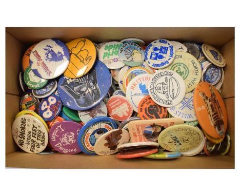 Collection of largely vintage advertising pin badges to include; Exeter Maritime museum, Clarks, Anchor butter etc  