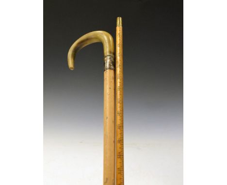 Late 19th/early 20th Century horn-handled Malacca walking stick or cane, 88cm long, together with a cylindrical wooden yard s