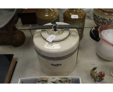 Ceramic paint mixing vessel