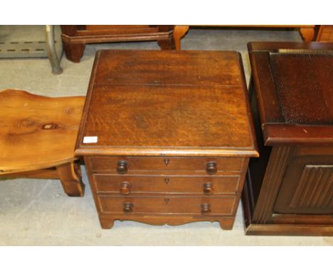 Oak commode