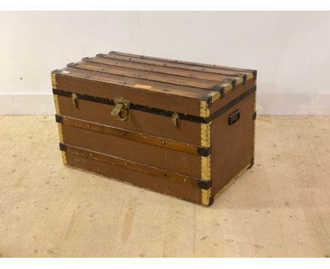 An early 20th century wood and metal bound steamer trunk, with carry handle to each end, H50cm, W84cm, D48cm