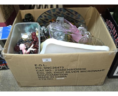 BOX CONTAINING DECANTERS &amp; STOPPERS, GLASS PLATE, BLUE MOUNTAIN ORNAMENT, CUT GLASS VASE, 1970'S GLASS WARE ETC