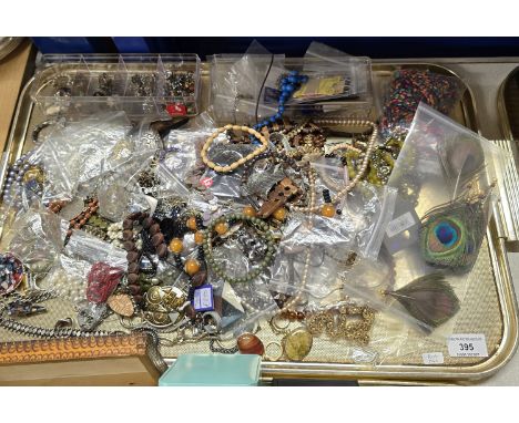 TRAY CONTAINING LARGE QUANTITY OF VARIOUS COSTUME JEWELLERY, SILVER CHAINS, SILVER PENDANTS, LARGE QUANTITY OF VARIOUS EARRIN