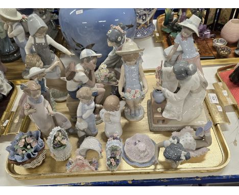 TRAY CONTAINING 16 VARIOUS LLADRO FIGURINE ORNAMENTS     