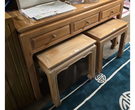 3 DRAWER CHINESE STYLE OAK CONSOLE TABLE WITH 2 MATCHING SIDE TABLES     