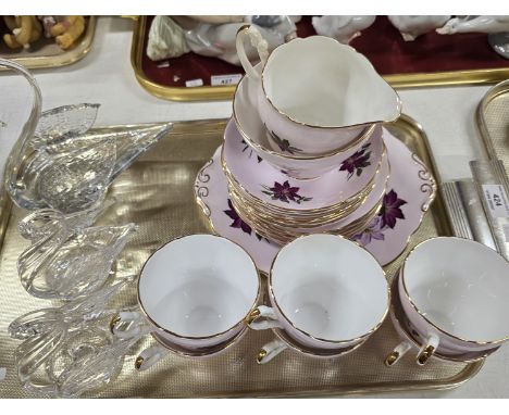 TRAY CONTAINING 21 PIECES HAVLOWBY TEA WARE, 3 CUT CRYSTAL SWAN ORNAMENTS