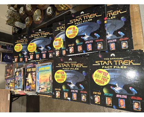 LARGE SELECTION OF VARIOUS STAR TREK MAGAZINES, BOOKLETS, DVD, JIGSAW ETC