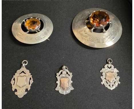 2 E.P.N.S. AMBER SET KILT BROOCHES, 3 SILVER POCKET WATCH FOBS