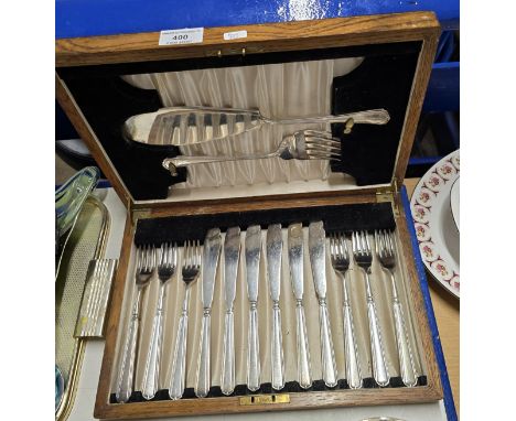 OAK CASED CANTEEN OF 6 EP FISH KNIFES &amp; FORKS WITH SERVERS     