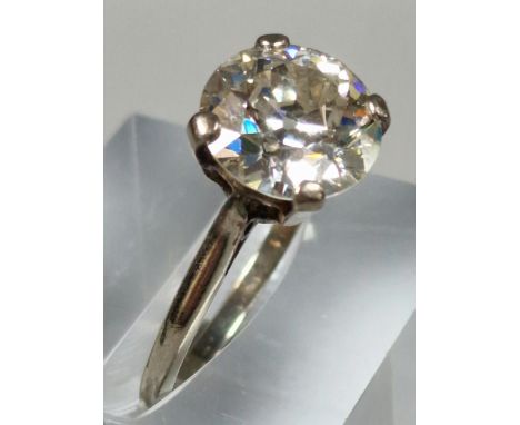 White gold or platinum solitaire diamond ring, the early round brilliant cut stone measuring approximately 3.18 carats. 2.6g 