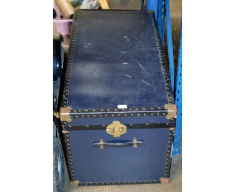 VINTAGE TRAVEL TRUNK     
