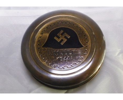 BRASS ARMY COMPASS. Brass German Army compass with Swastika, D - 8cm
