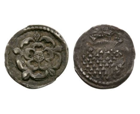 1607-1609 AD. Second coinage. Obv: rose. Rev: thistle with 'coronet' mintmark. S. 2663; N. 2107. 0.22 grams. . With old deale