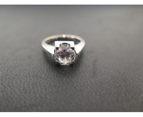 A zircon single-stone ring - Stamped 750 - Ring size L - Weight approx 6.9gms
Condition Report: Good