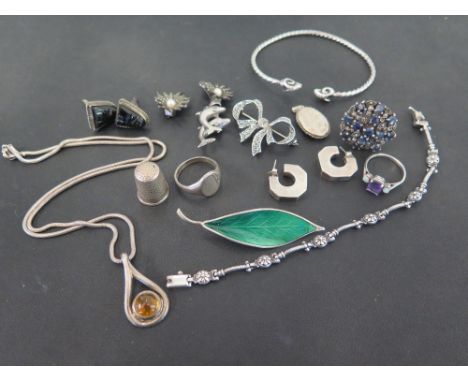 A quantity of silver and costume jewellery - To include a DAVID ANDERSEN enamel leaf brooch (pin deficient)