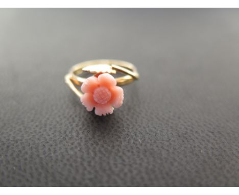 A carved coral flower ring - With textured leaf detail - Stamped 750 - Ring size I - Weight approx 2.5gms
Condition Report: G