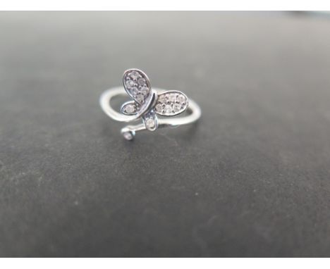 A 9ct gold single-cut diamond butterfly dress ring - Hallmarked London - Ring size N - Weight approx 1.8gms
Condition Report: