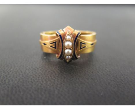 A late 19th/early 20th century gold seed pearl and enamel scarf clip - Tests as 14ct gold or above - Weight approx 6.0gms
Con