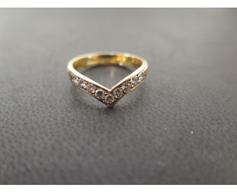 An 18ct gold brilliant-cut diamond wishbone ring - Hallmarked London - Ring size K - Weight approx 3.0gms
Condition Report: G